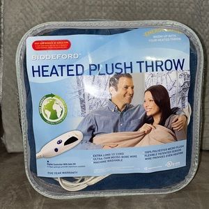 Electric heated plush throw with digital controller